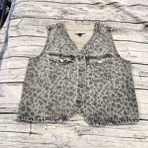 Universal Thread Gray/Beige Leopard Print Denim Vest Size Medium